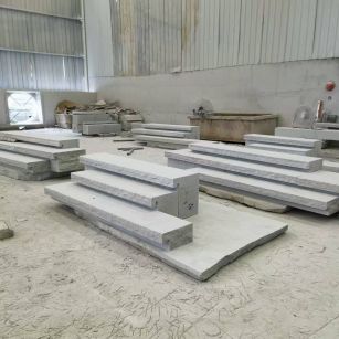 商洛 整石台阶（大面火烧+侧面自然面），出货前厂内拼装