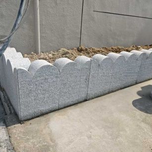 商洛 芝麻白花岗岩花边石铺装效果图